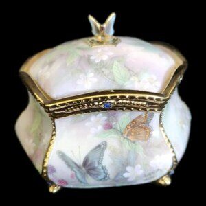 Lena Liu Enchanted Wings Porcelain Music Box Flights of Fancy Ardleigh Elliott
